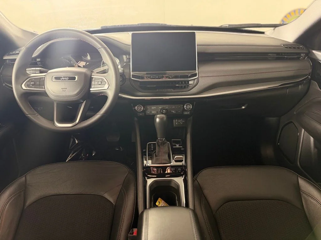 Used 2025 Silver Zynith Jeep Trailhawk image 6