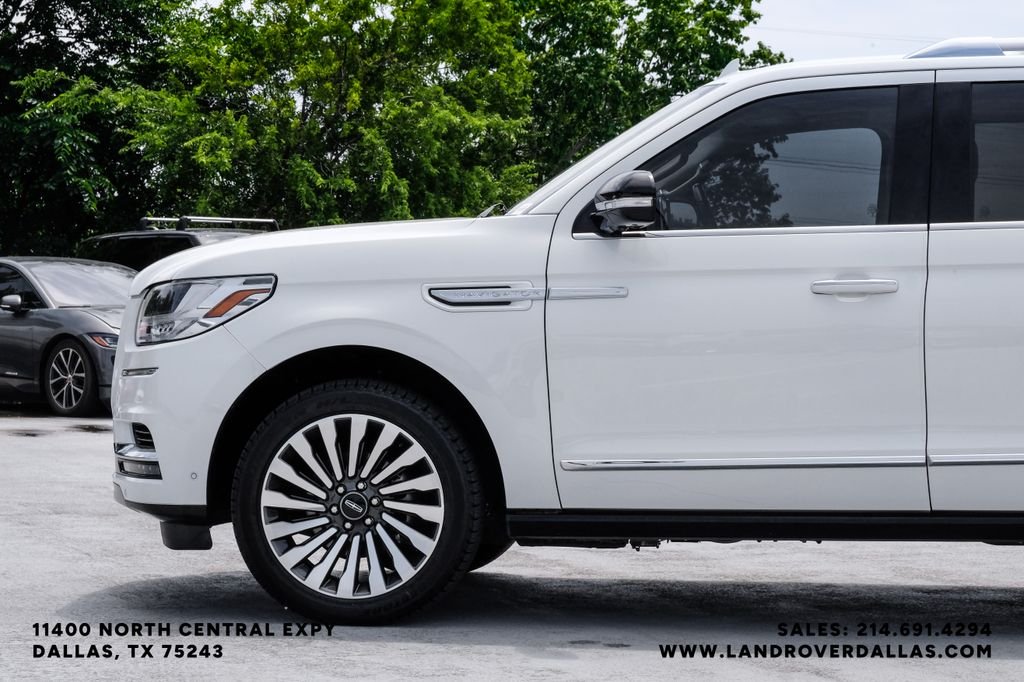 Used 2021 White Lincoln Reserve image 10
