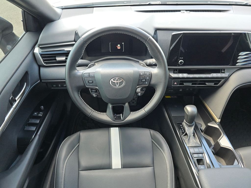 Used 2025  Toyota SE image 17
