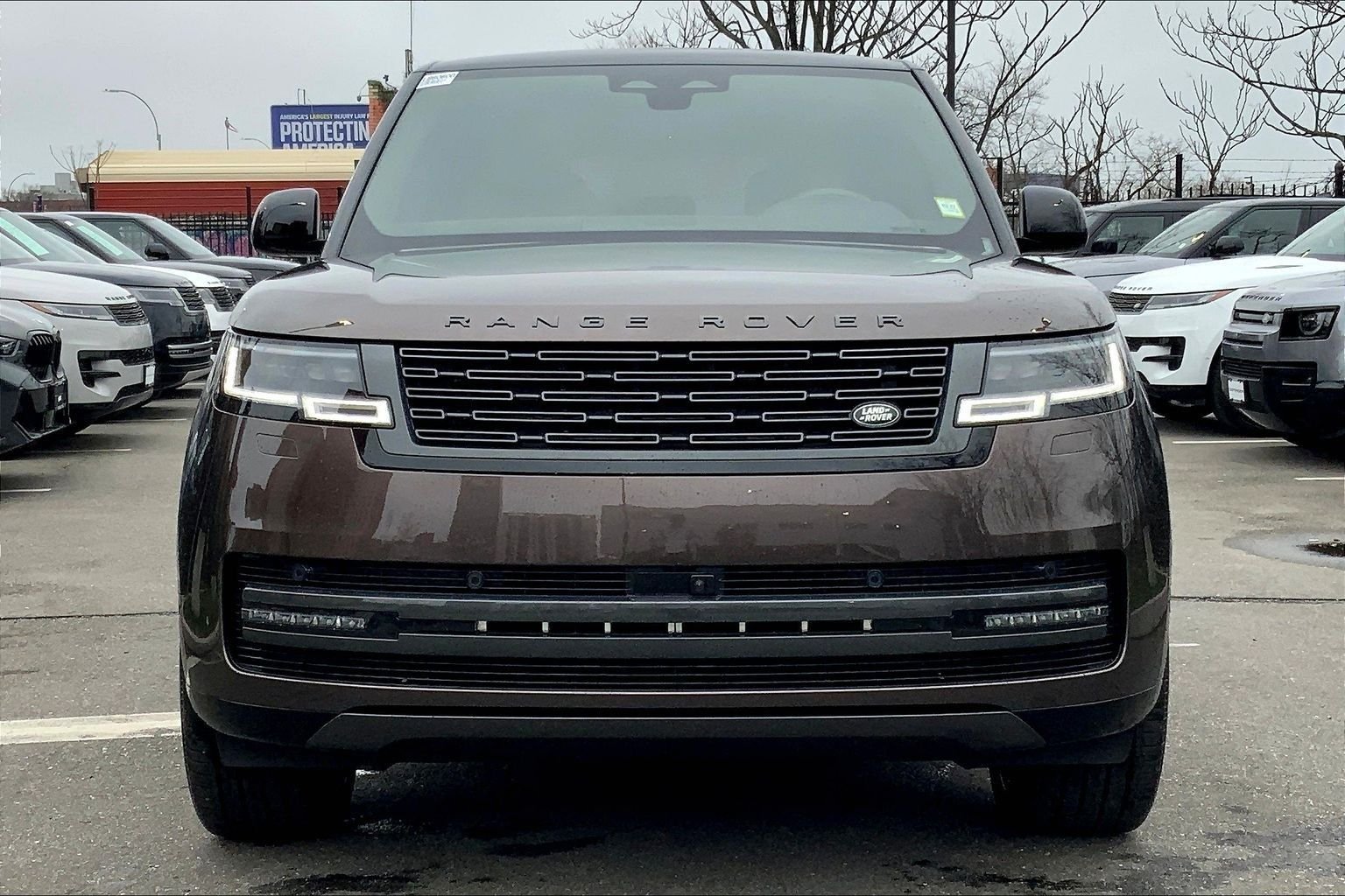 New 2026 Tourmaline Brown in Gloss finish LAND ROVER SE 7 Seats image 3
