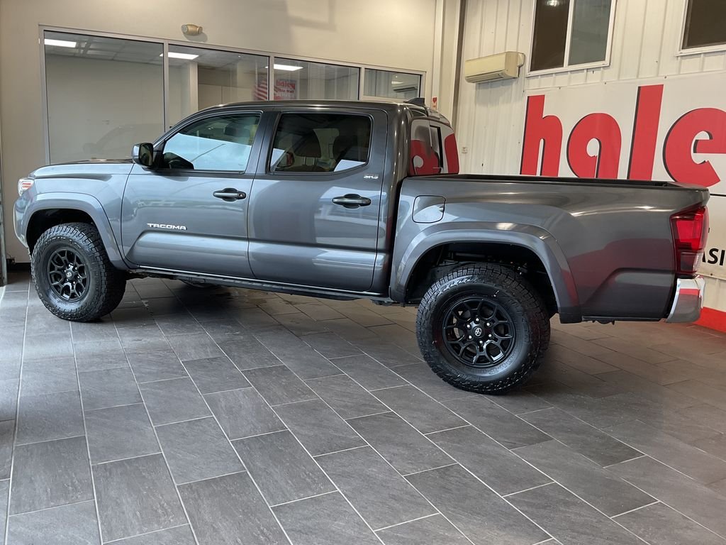 Used 2019 Gray Toyota SR5 image 5