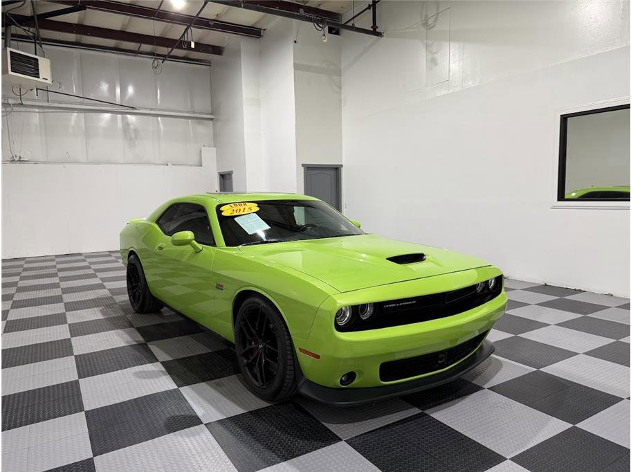 2015 Dodge Challenger SRT8 392 photo 2