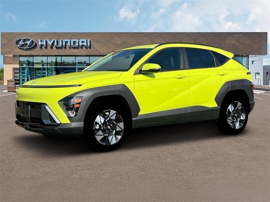 2025 Hyundai Kona SEL Convenience | CarEdge | CarEdge