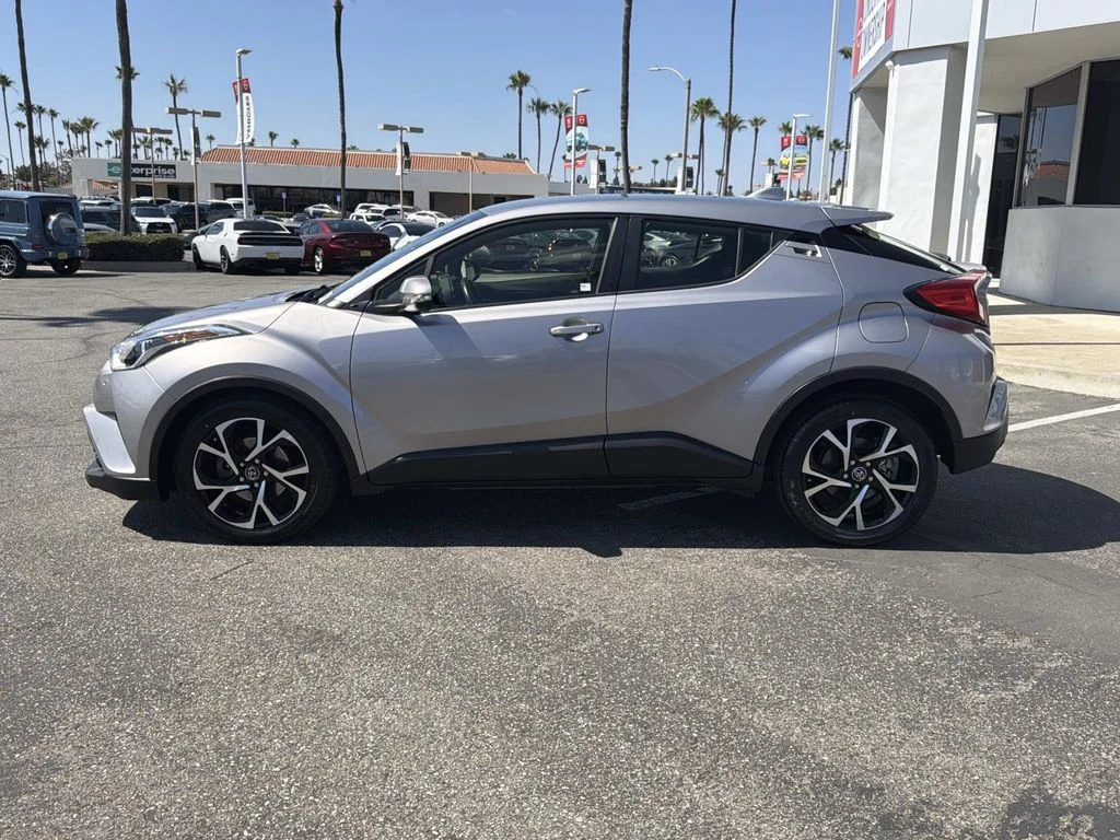 Used 2019 Silver Knockout Metallic Toyota XLE image 3
