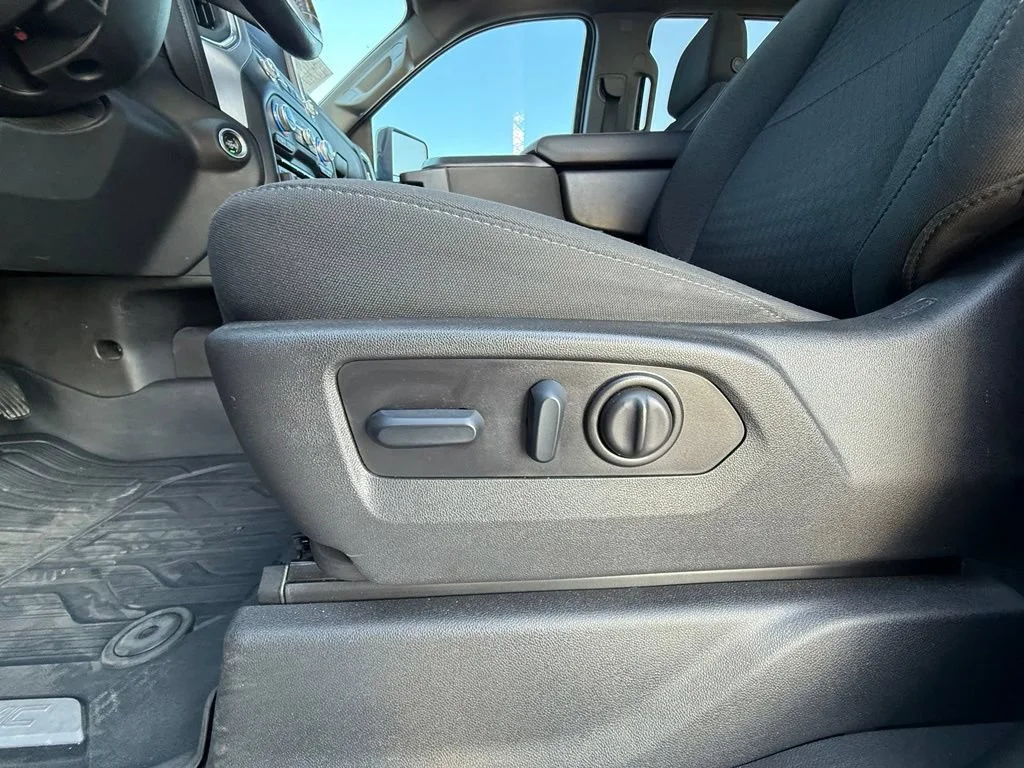 Used 2022 SUMMIT WHITE GMC SLE image 32