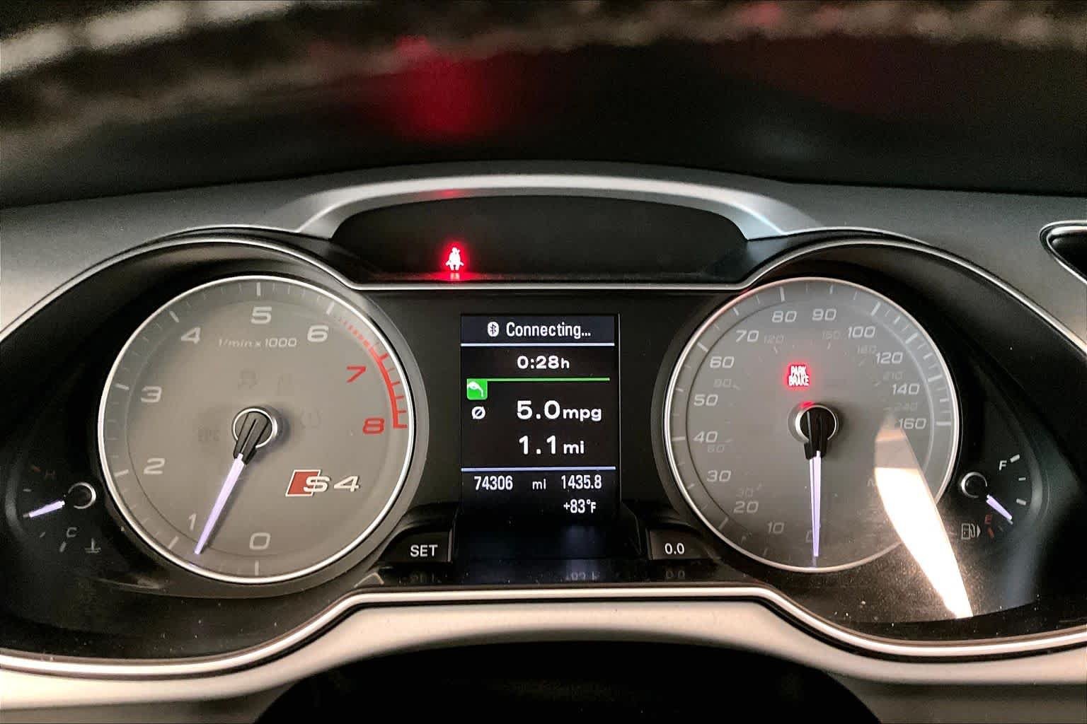 Used 2016 Florett Silver Metallic Audi Premium Plus image 23