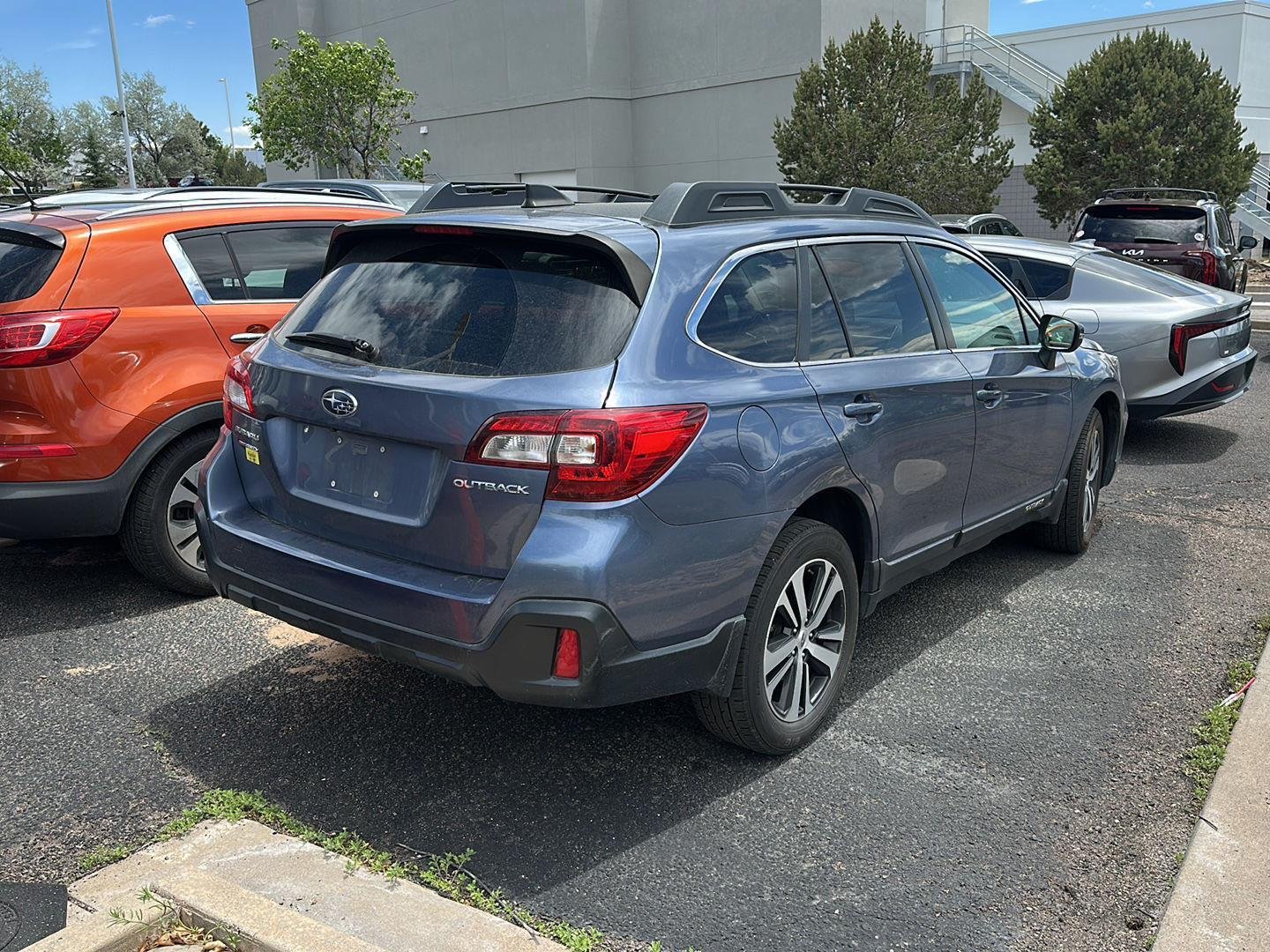 Used 2018 Twilight Blue Metallic Subaru Limited image 4