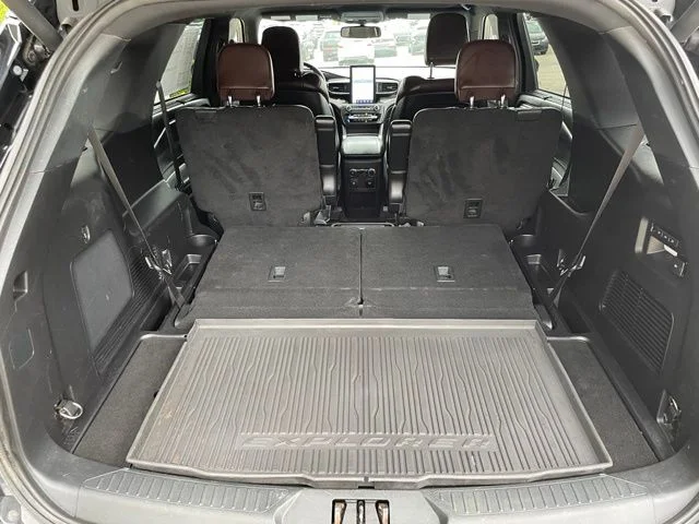 Used 2020 Black Metallic Ford Platinum image 56