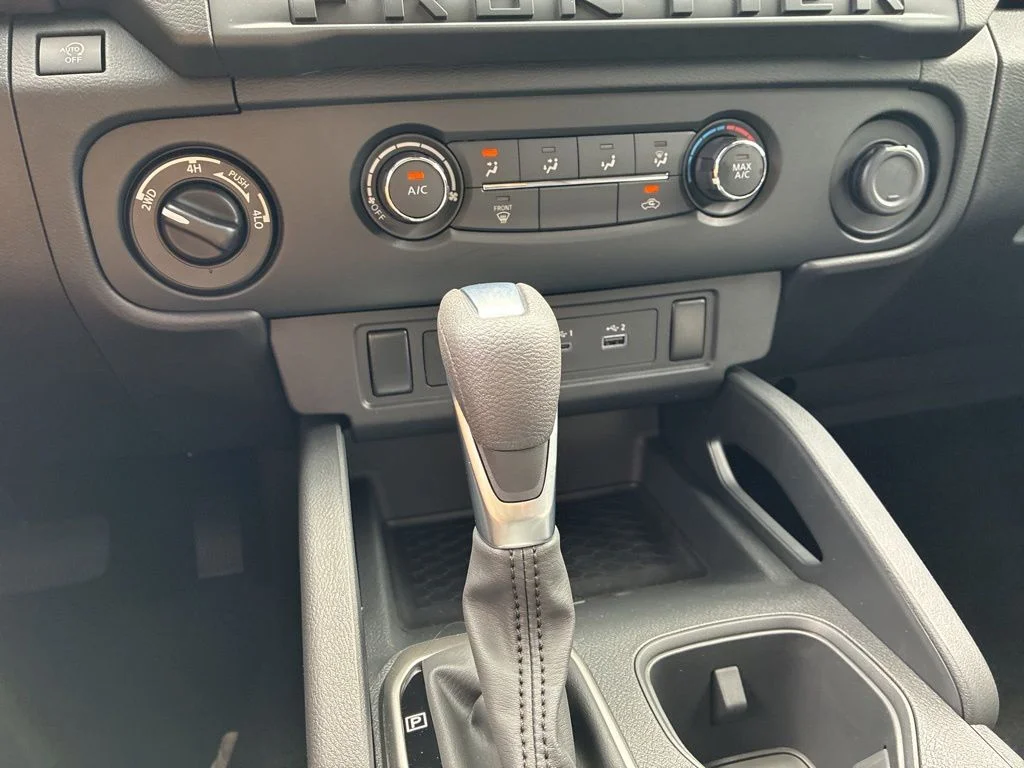 New 2026 Glacier White Nissan King Cab® S image 19