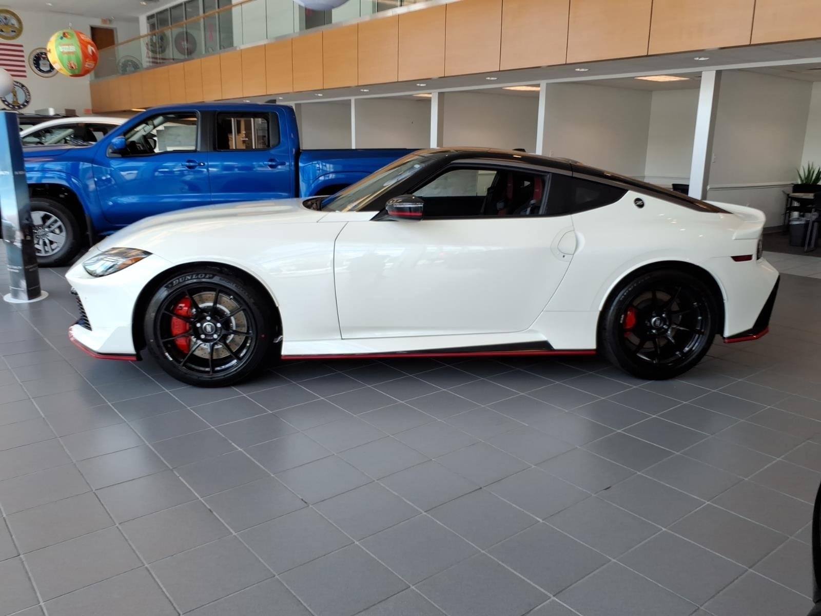 New 2027 Pearl White TriCoat / Super Black Two-tone Nissan NISMO® image 4