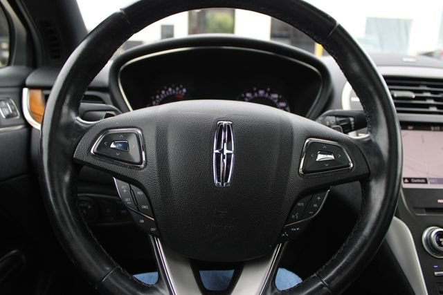 Used 2019 White Lincoln Reserve image 13