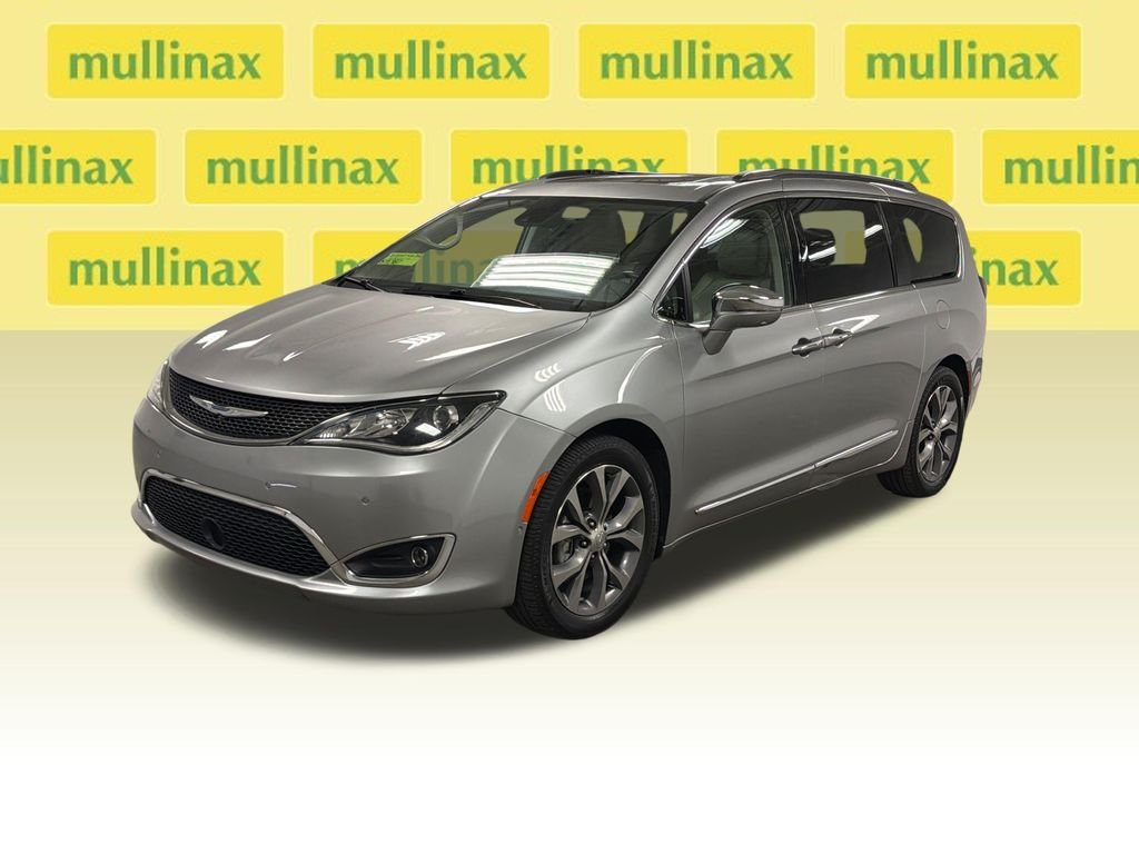 Used 2019 Silver Chrysler Limited image 8