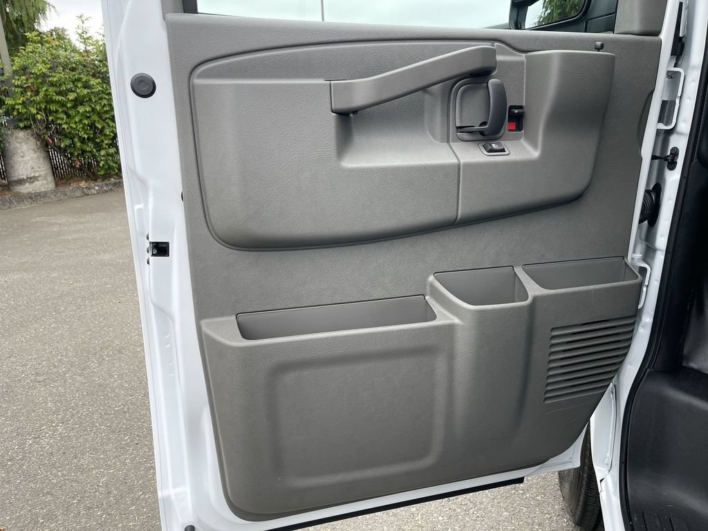 New 2026 Summit White GMC Work Van image 19