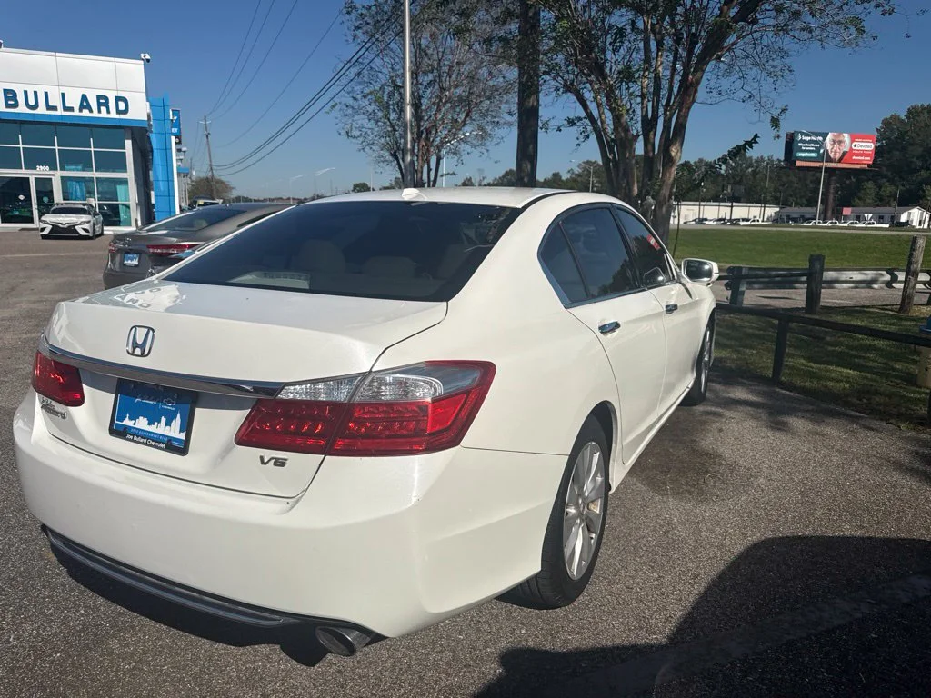 Used 2013 White Orchid Pearl Honda EX-L image 4