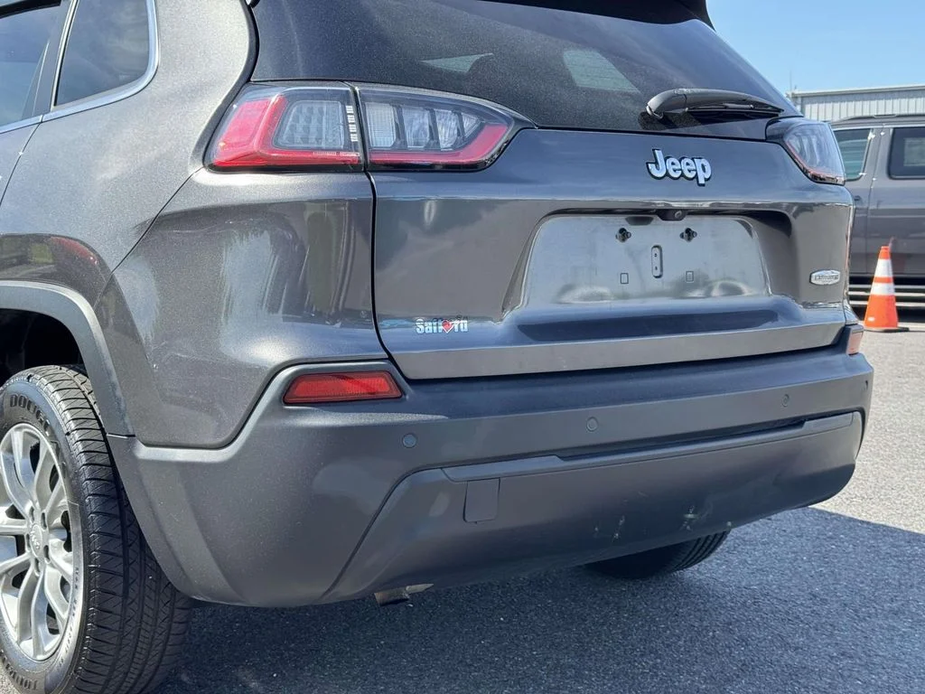 Used 2020 Gray Jeep Latitude Plus image 11