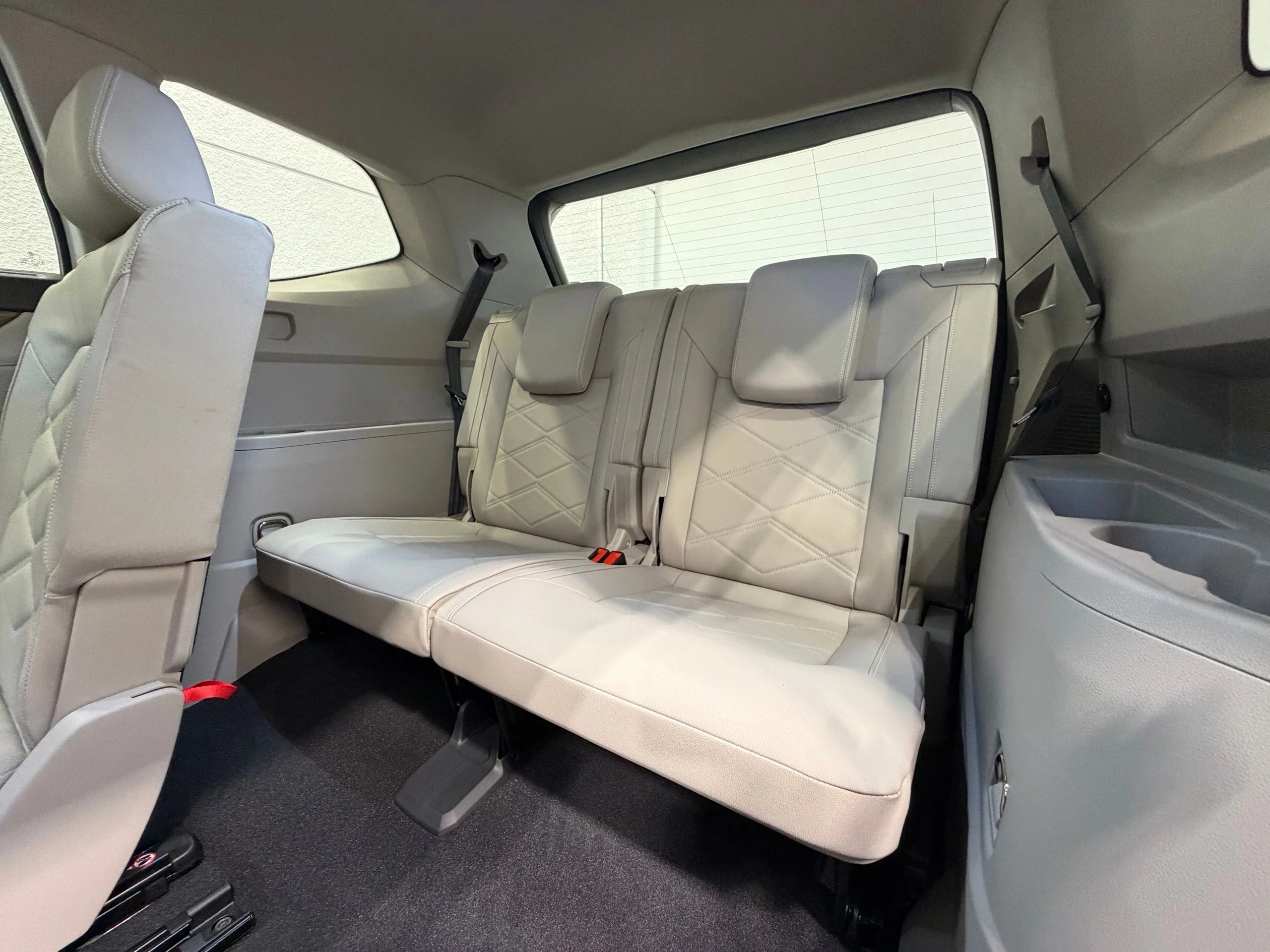 New 2026 White Volkswagen 2.0T SE w/Technology image 24