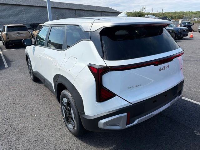 New 2027 Snow White Pearl Kia LX image 5