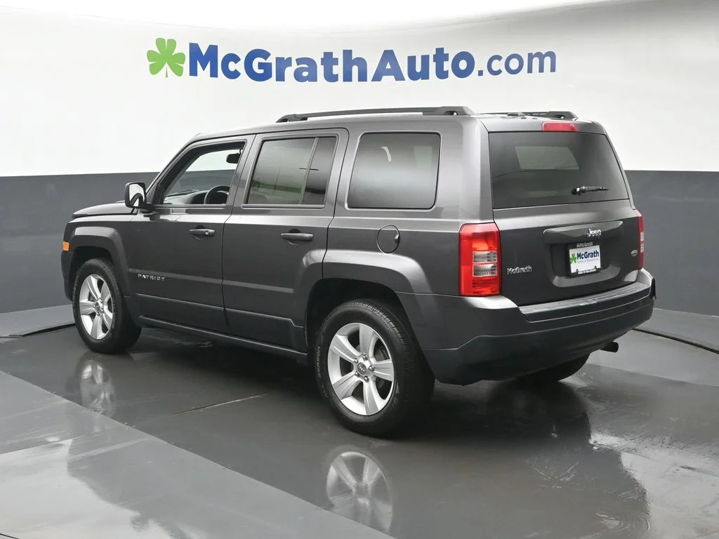 Used 2016 Gray Jeep Latitude image 23