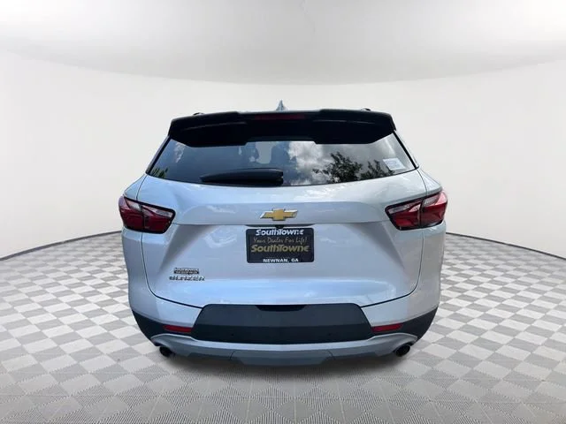 Used 2020 SILVER ICE METALLIC Chevrolet LT image 4