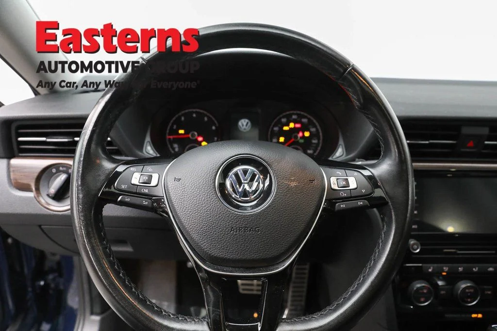 Used 2020 Blue Volkswagen 2.0T SEL image 10