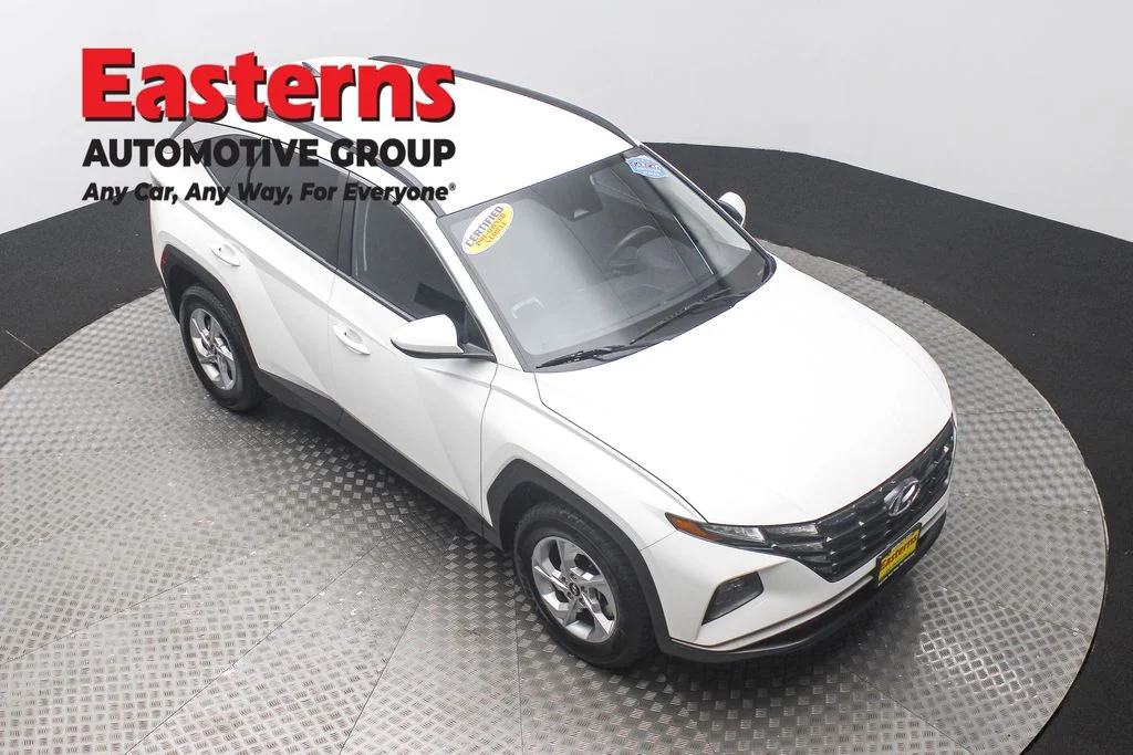 Used 2024 White Hyundai SEL image 3