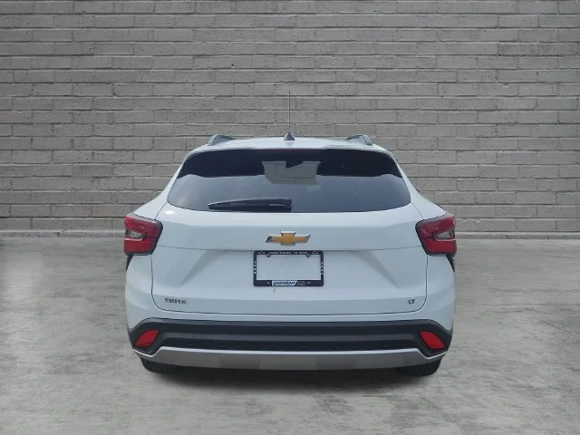 Used 2024 Summit White Chevrolet LT image 4