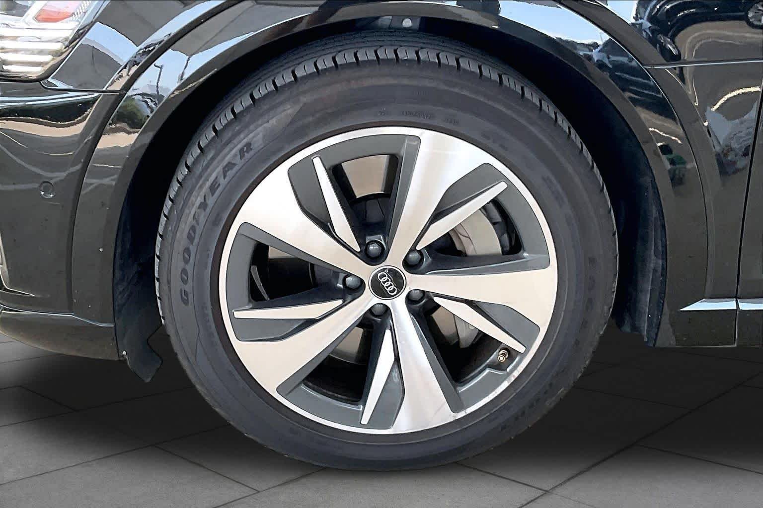 Used 2024 Mythos Black Metallic Audi Premium Plus image 9