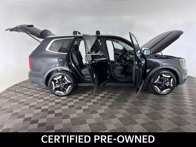 Used 2025 Black Kia S image 18