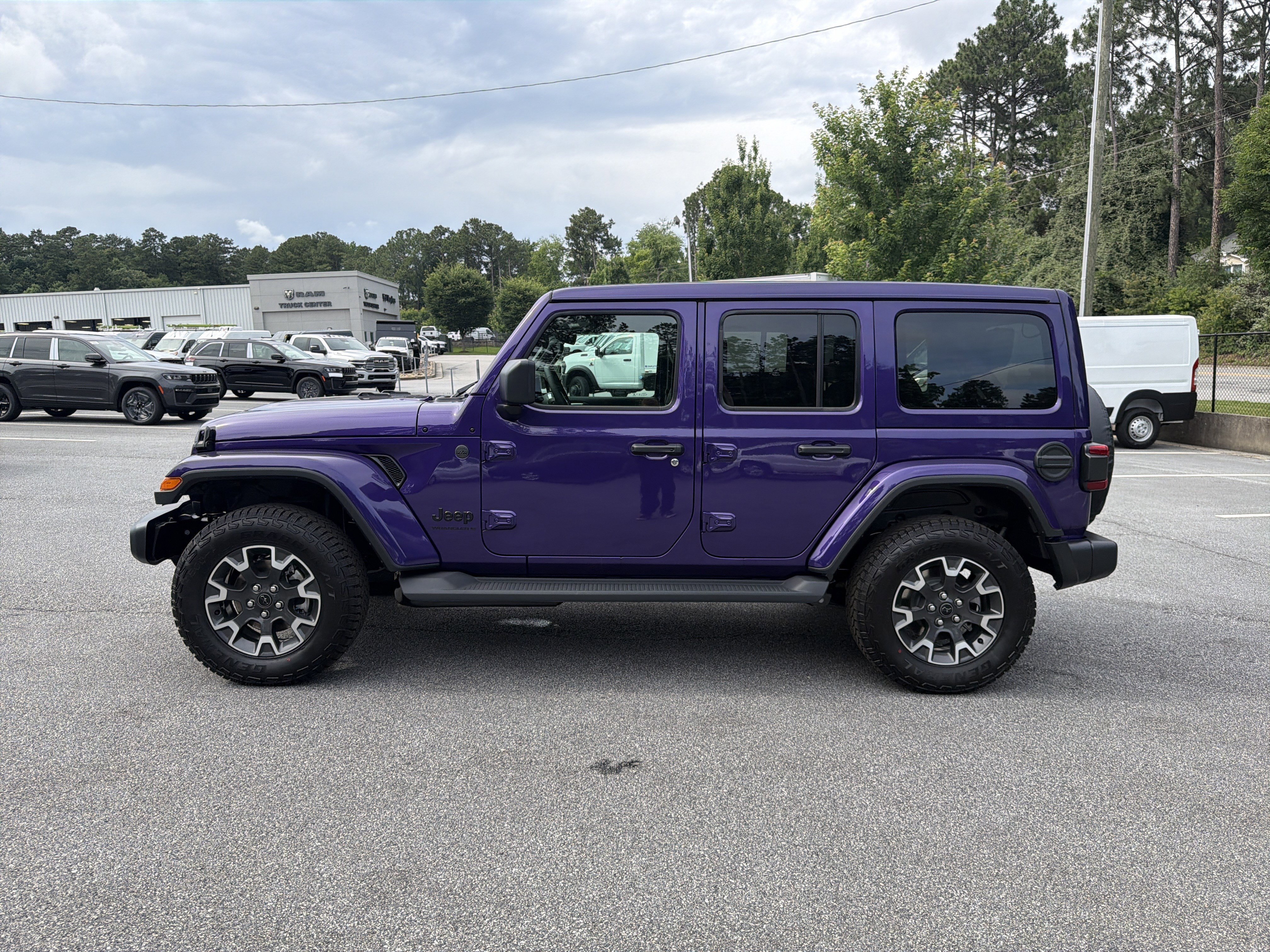 New 2026 Reign Exterior Paint Jeep Sahara image 4
