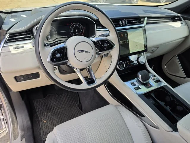 2025 Jaguar F-PACE R-Dynamic S - Photo 15