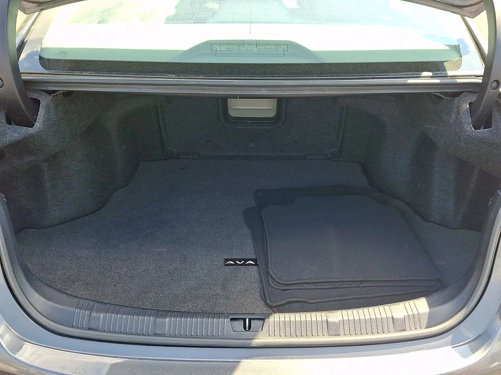 Used 2016 Gray Toyota XLE Premium image 30