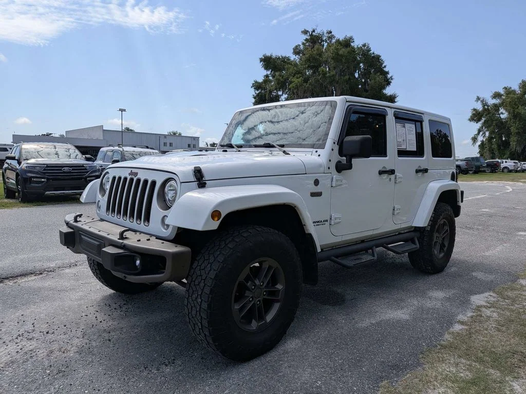 Used 2017 White Jeep Unlimited Sahara image 7