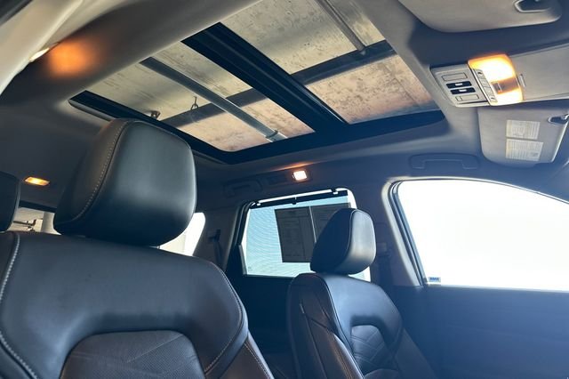 Used 2023 Silver Nissan Platinum image 16