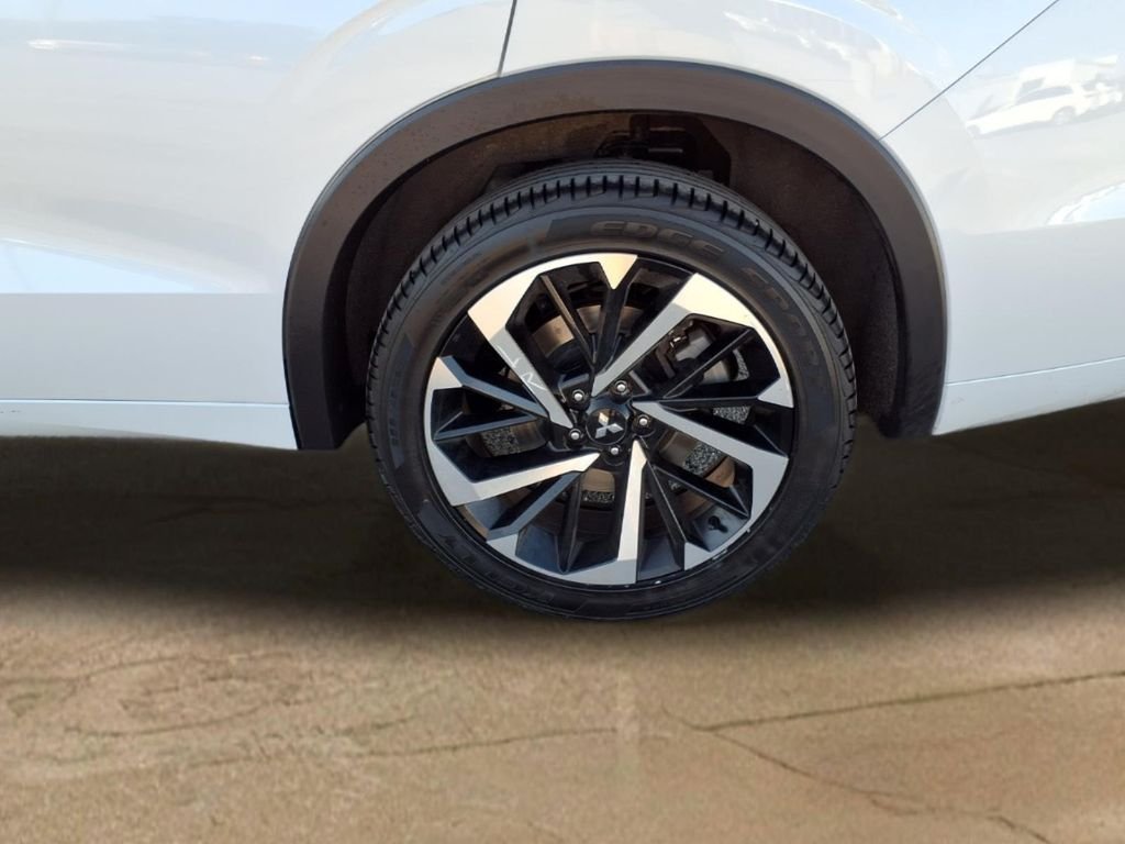 Used 2024 White Mitsubishi SEL 2.5 2WD image 25