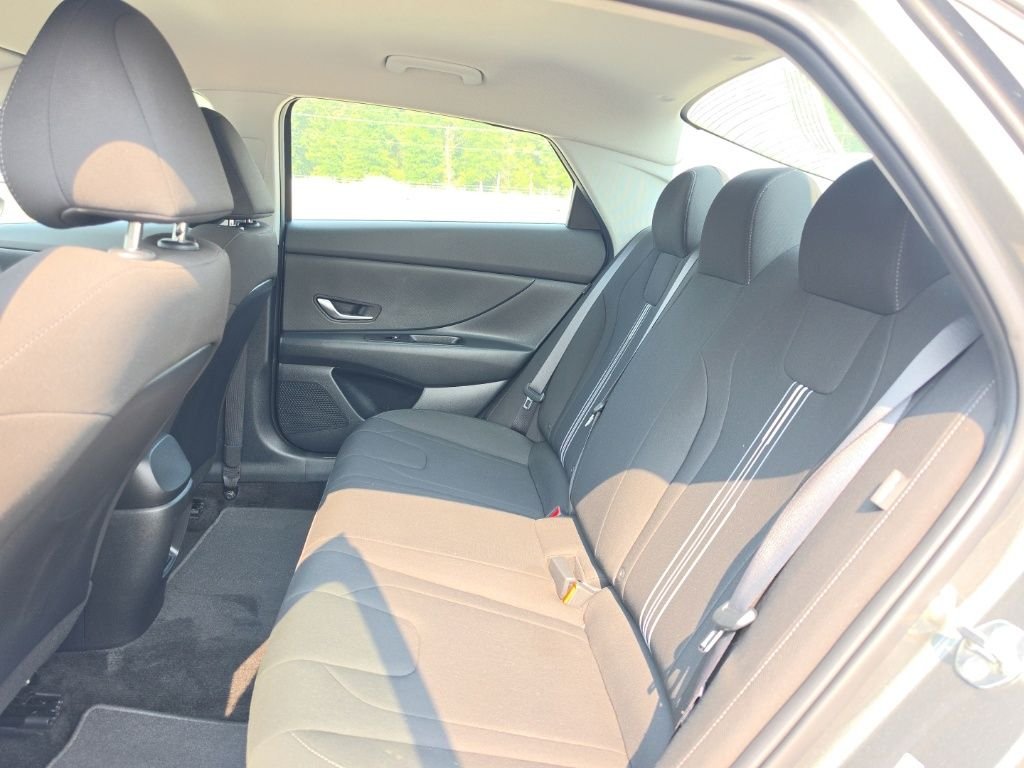 Used 2024 Gray Hyundai SEL image 7
