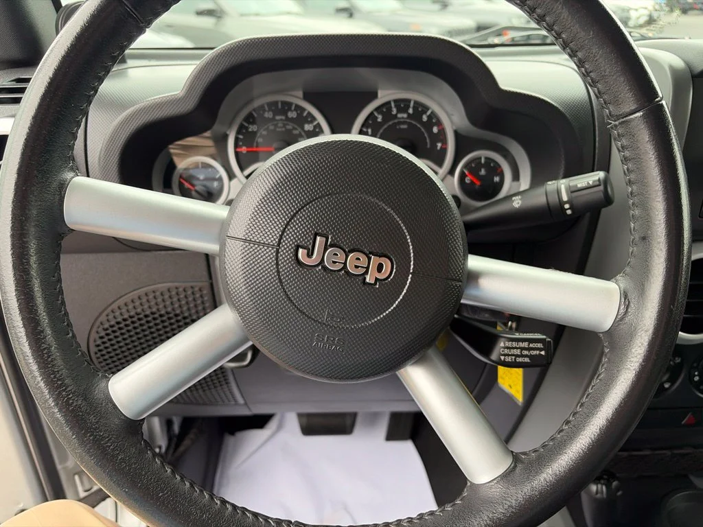 Used 2009 Silver Jeep Sahara image 17
