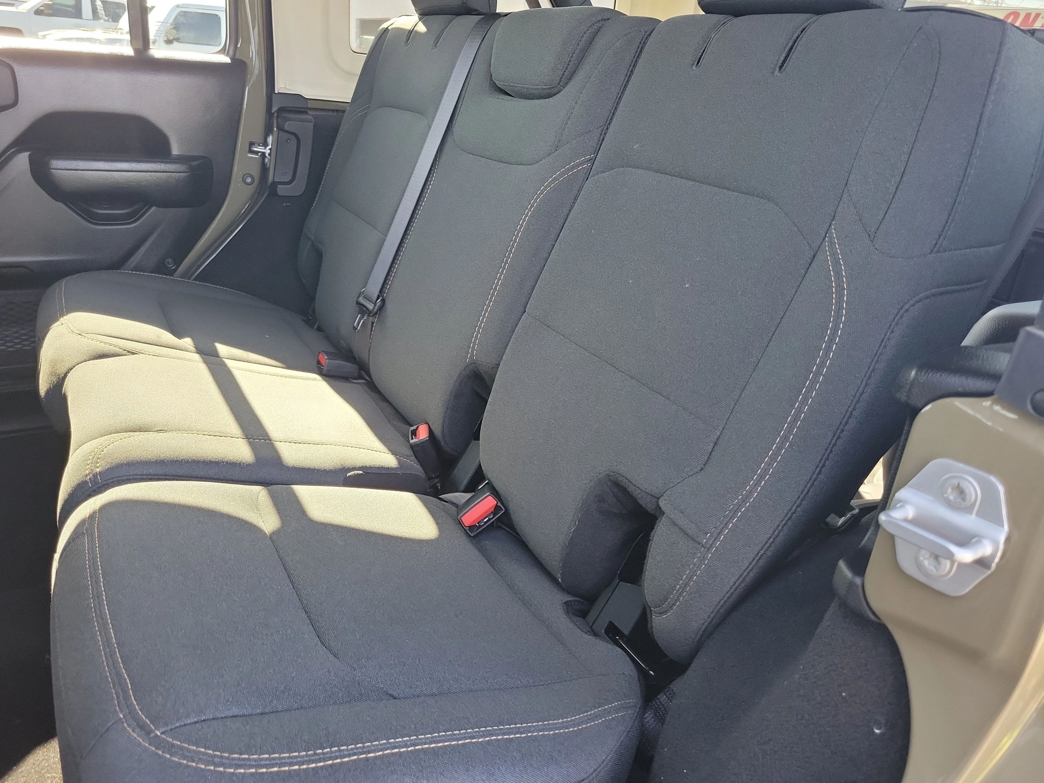 Used 2025 Green Jeep Sport S image 14