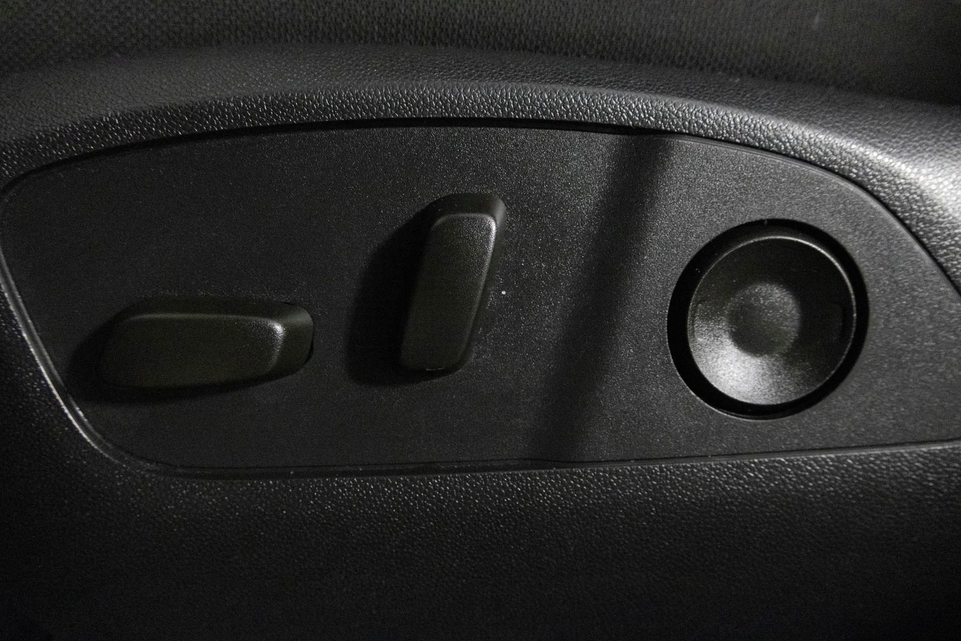 2025 GMC ACADIA - Image 18