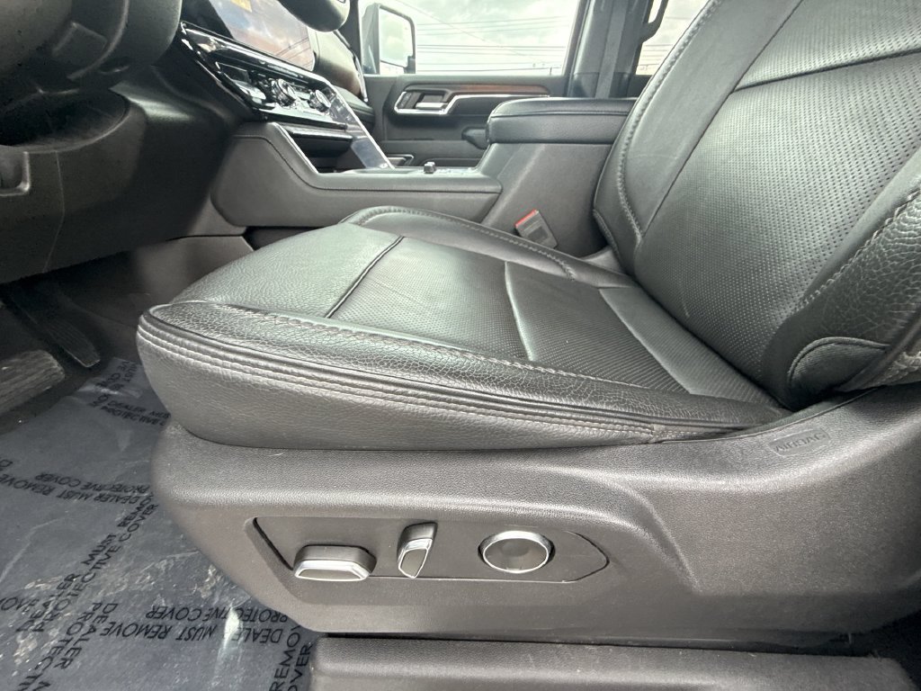 Used 2024 White GMC Denali image 12