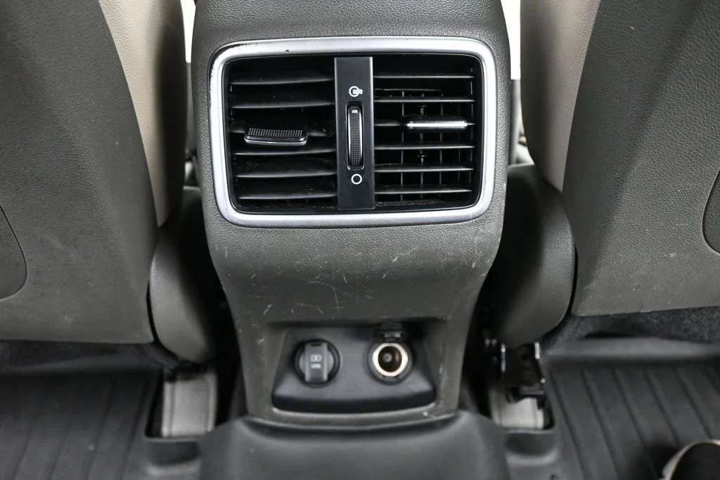 Used 2018 White Kia EX image 23
