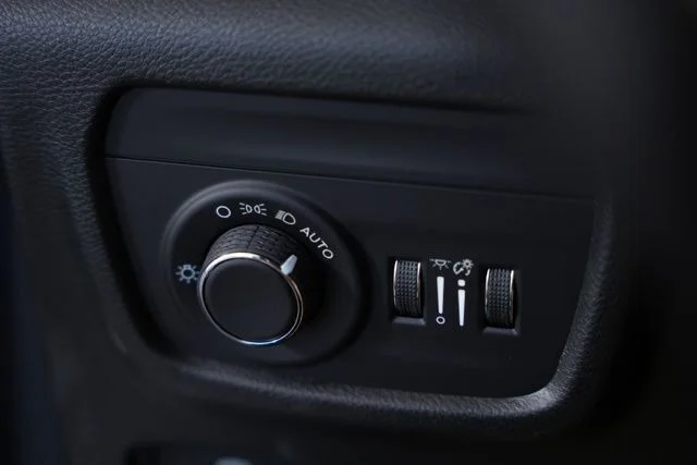 New 2026 Silver Zynith Exterior Paint Jeep Altitude image 17