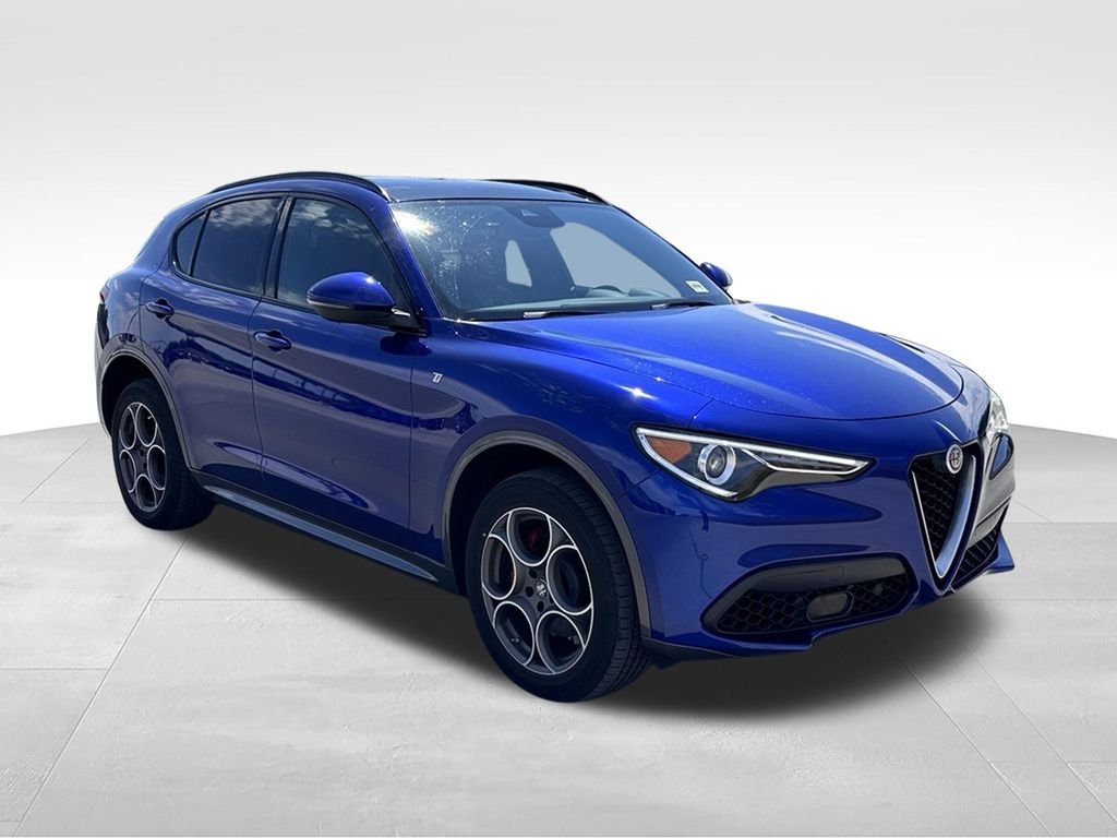Used 2022 Blue Metallic Alfa Romeo Ti image 5
