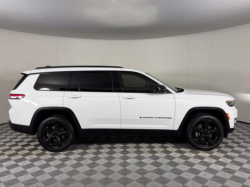 Used 2024 White Jeep Altitude X image 5