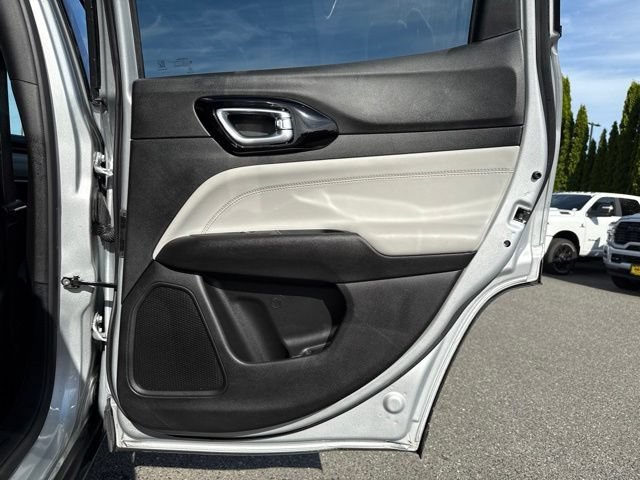 Used 2024 Silver Zynith Metallic Clearcoat Jeep Limited image 12