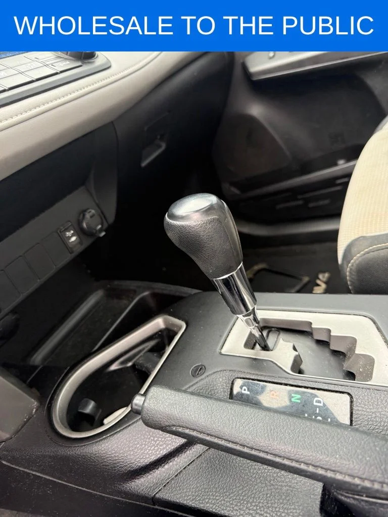 Used 2018 Silver Toyota XLE image 17
