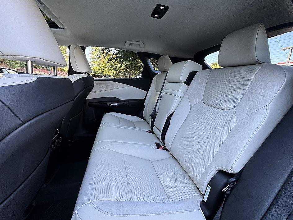 Used 2023 Iridium Lexus RX 350 Luxury image 12