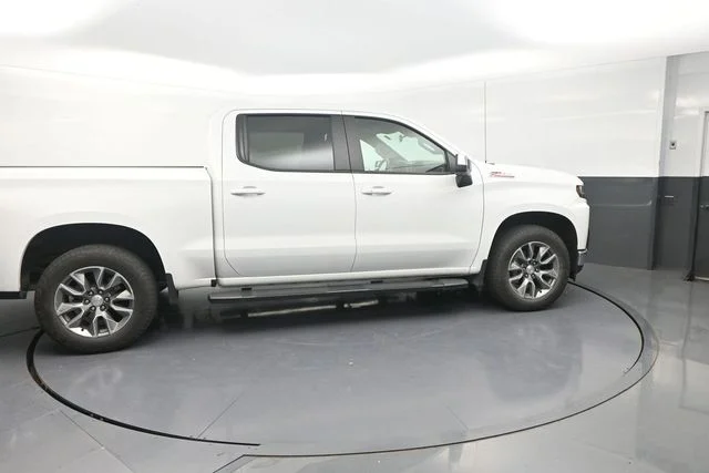 Used 2022 White Chevrolet LT image 9