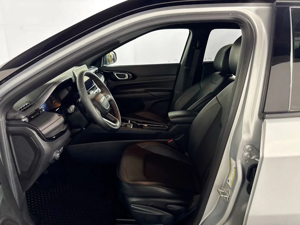 Used 2024 Silver Jeep Trailhawk image 11