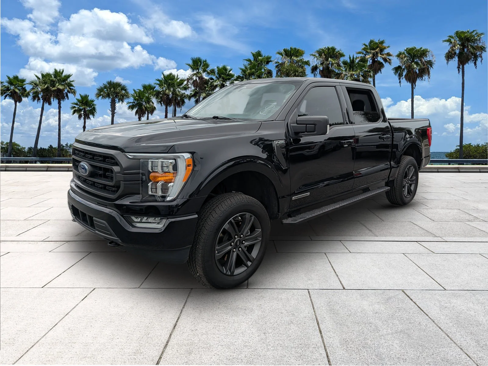 Used 2023 Agate Black Metallic Ford XLT image 3