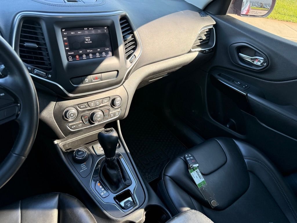 Used 2020 Red Jeep Latitude Plus image 33